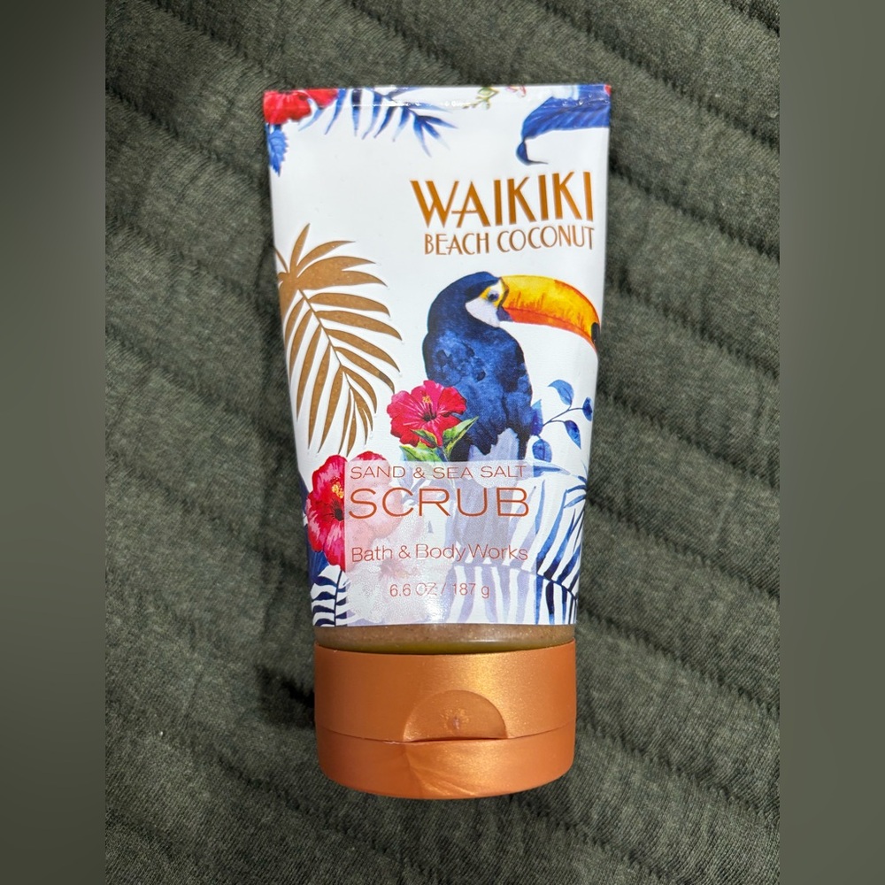 New Bath & Body‎ Works Sugar Scrub Waikiki Beach
